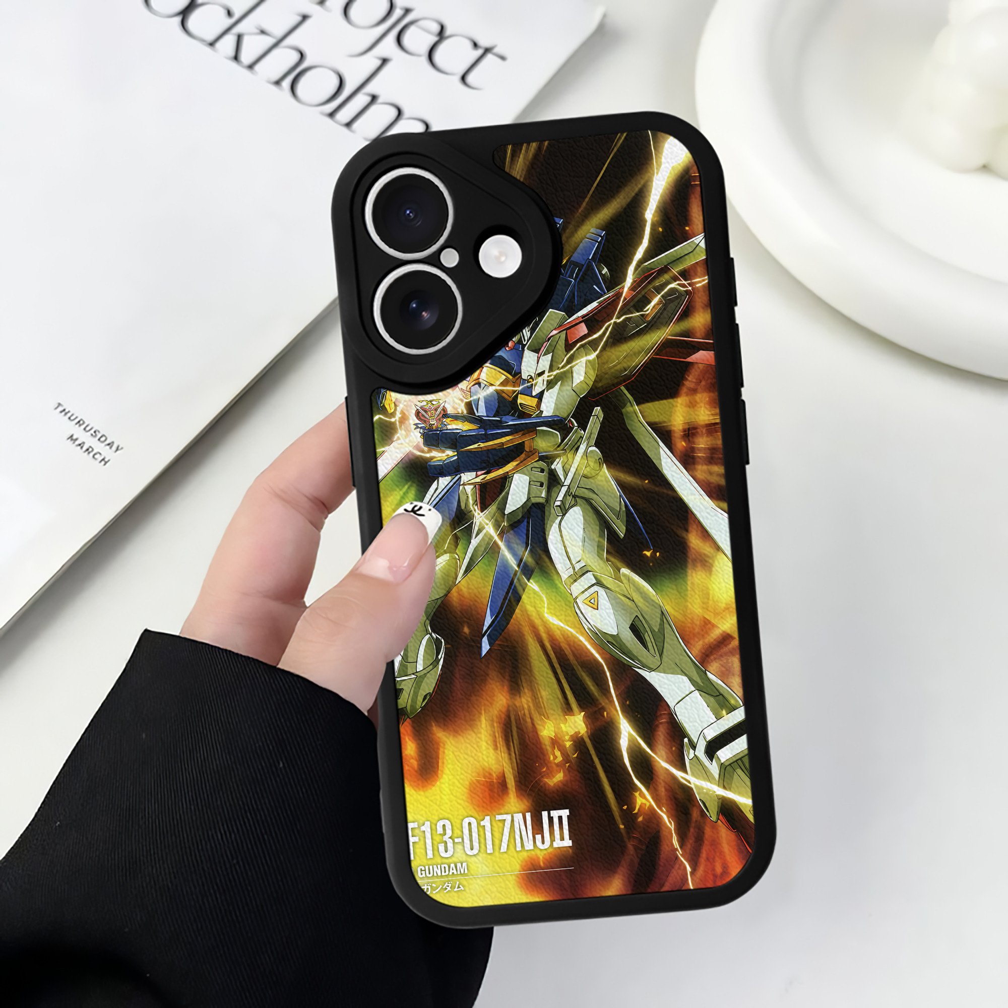 （画像用） 機動戦士ガンダム Mobile Suit Gundam 【iPhone 16シリーズ対応】シリコンスマホケース（レザー調） 材質：シリコン